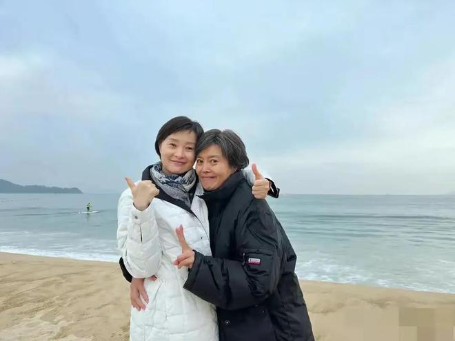 岁的吴玉芳比65岁丁嘉丽还显老吴越最年轻j9九游会网站入口三个女人海边玩耍62