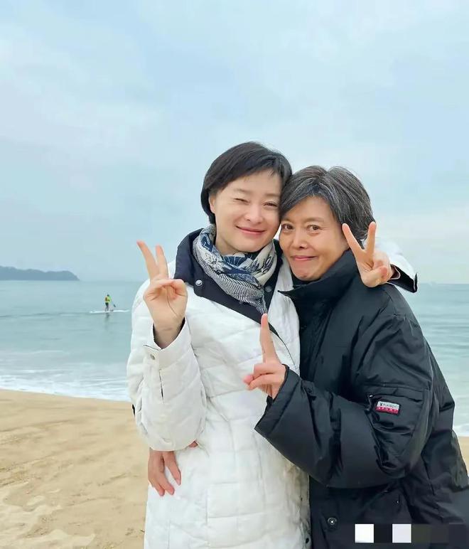 岁的吴玉芳比65岁丁嘉丽还显老吴越最年轻j9九游会网站入口三个女人海边玩耍62(图7)