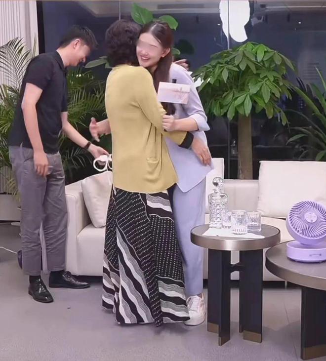 ”曝光网友:比玫瑰款更让人绷不住!九游会j9ag董明珠“老人味空调(图8) ”曝光网友:比玫瑰款更让人绷不住!九游会j9ag董明珠“老人味空调(图8)