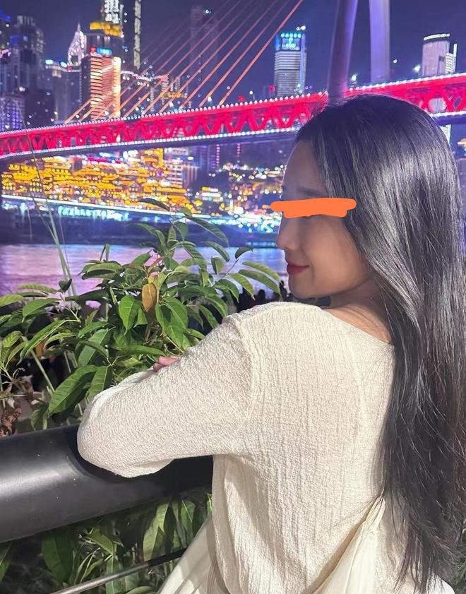 咬身亡！身材一绝是家中独生女肤白貌美太可惜j9九游真人游戏第一平台27岁女游客被蛇(图13)