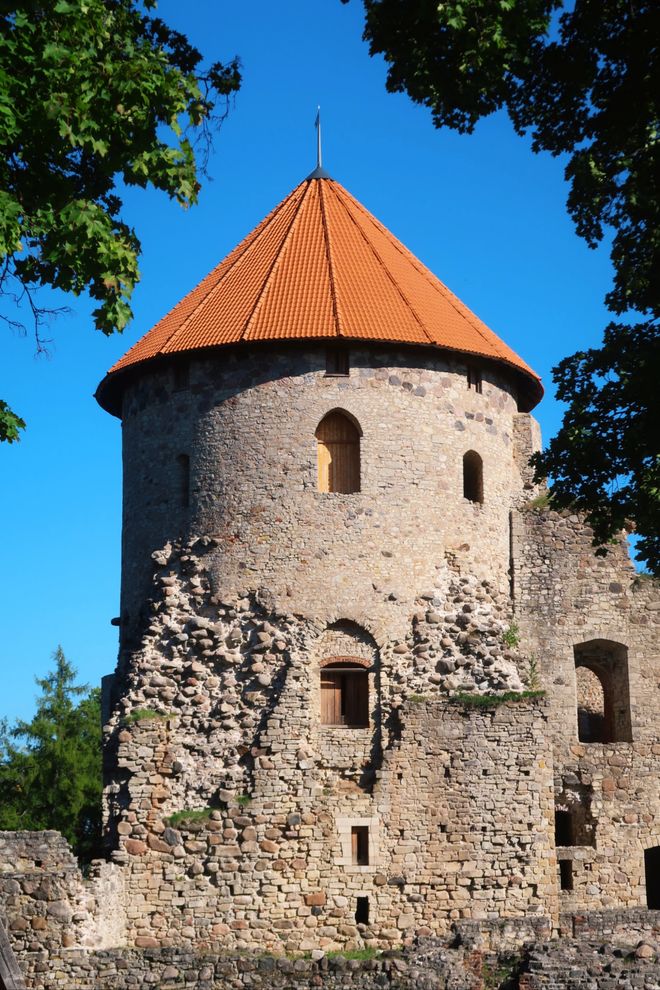 少的国家美女如云肤白貌美却嫁不出去！j9九游会真人第一品牌世界上男生最稀(图4)