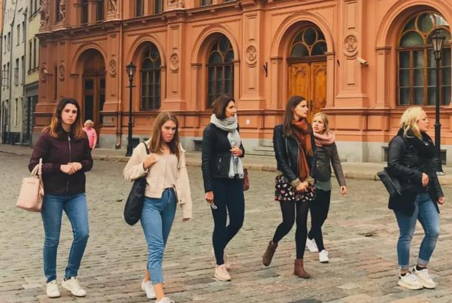 少的国家美女如云肤白貌美却嫁不出去！j9九游会真人第一品牌世界上男生最稀(图5)