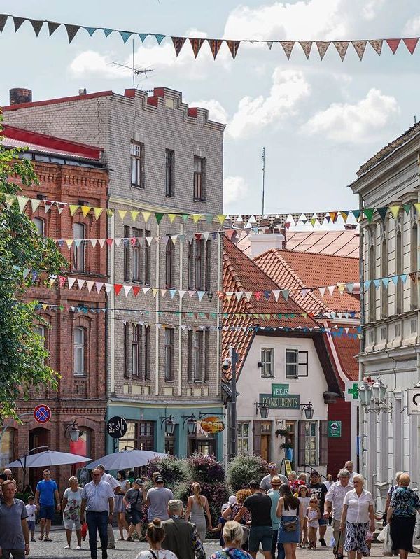 少的国家美女如云肤白貌美却嫁不出去！j9九游会真人第一品牌世界上男生最稀(图14)